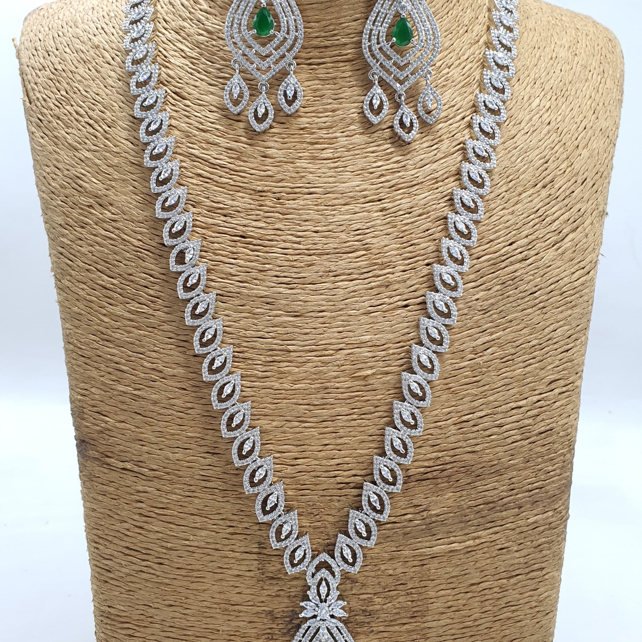 Neckles Set