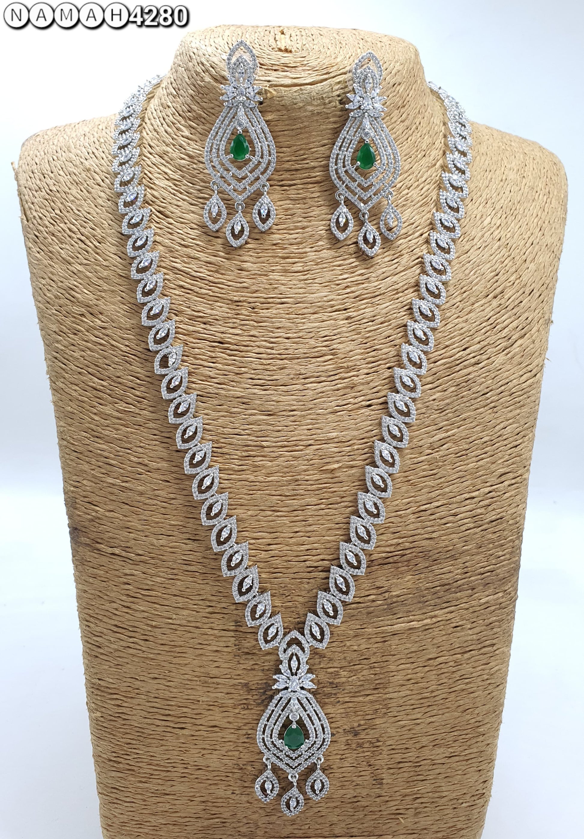 Neckles Set