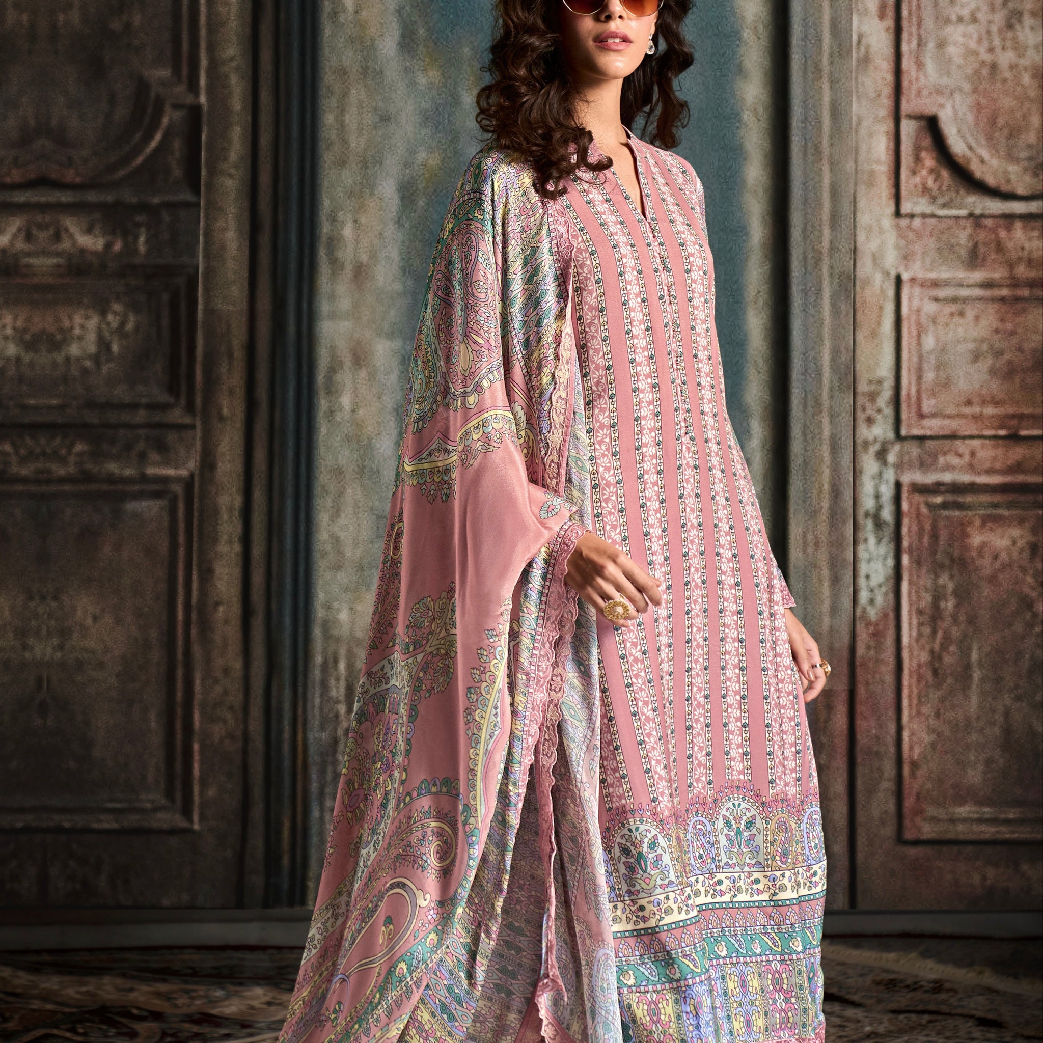 Pastel Pink Straight Cut Suit & Digital Print & Scalloped Embroidery