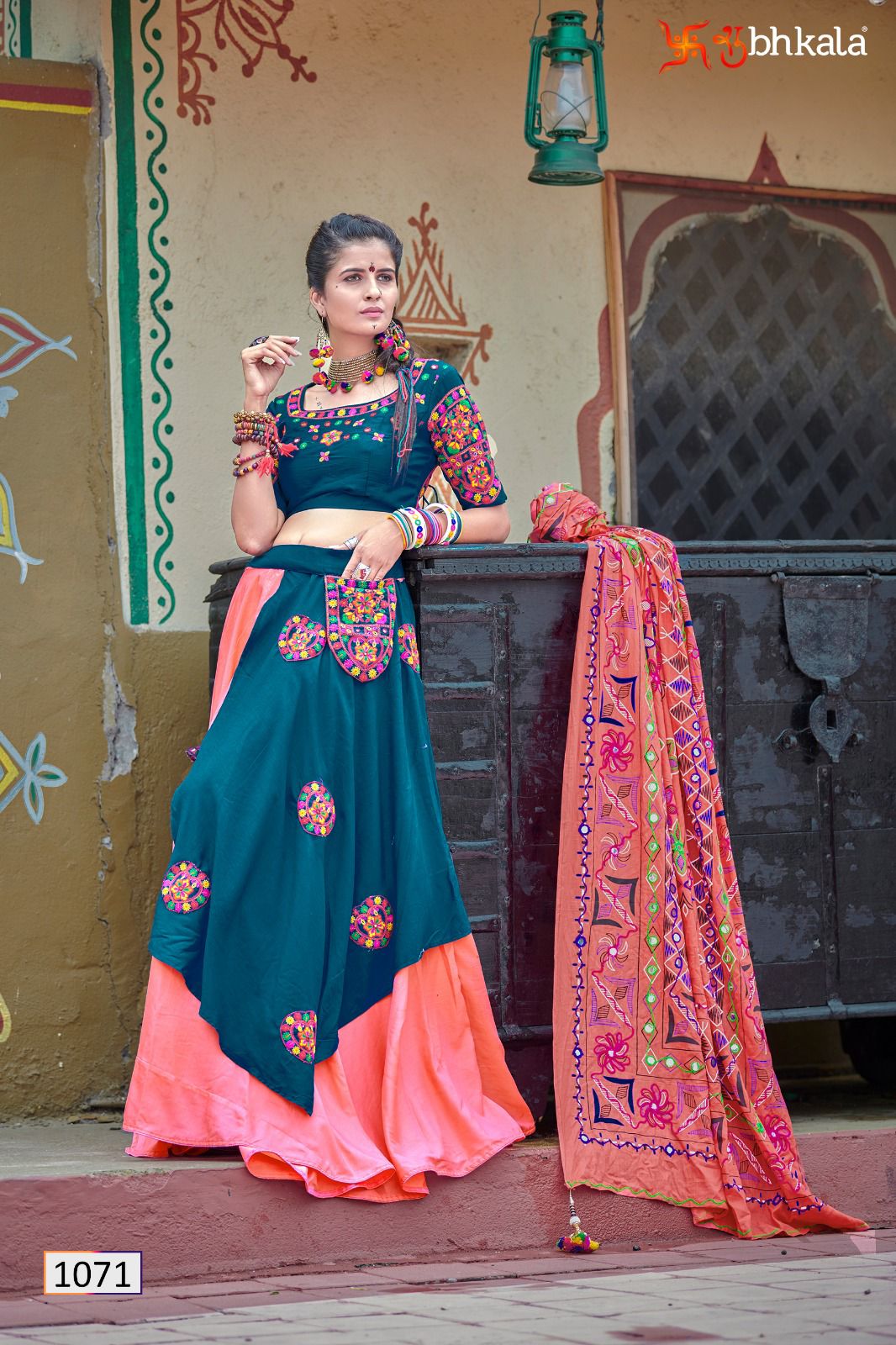 FESTIVAL WEAR NAVRATRI CHANIYA CHOLI D.NO. 1071