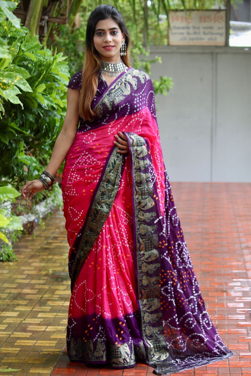 Wedding Wear Red and Green Bandhani Saree at Rs.1499/Piece in nagaur offer  by RadheKrishna Sarees