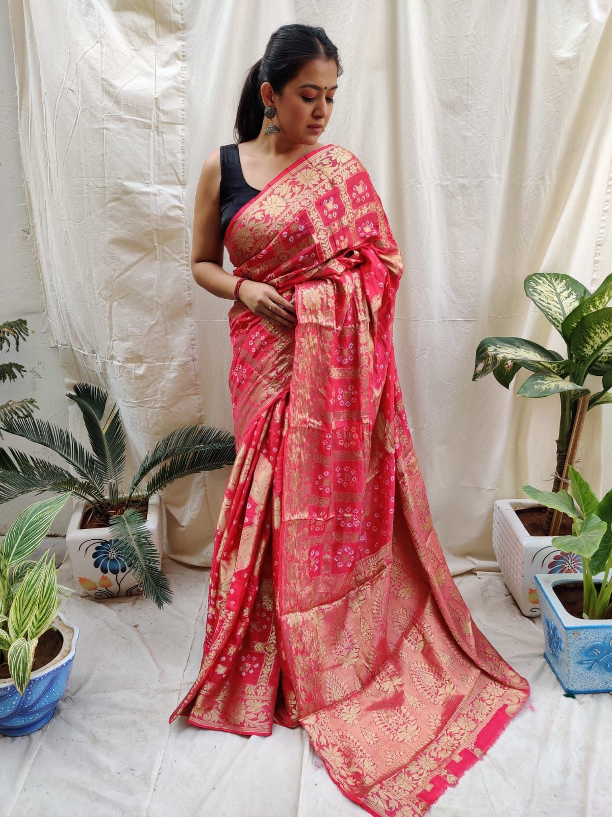 Buy Harpita Women Pink Printed Cotton Blend Bandhani Saree Online at Best  Prices in India - JioMart.