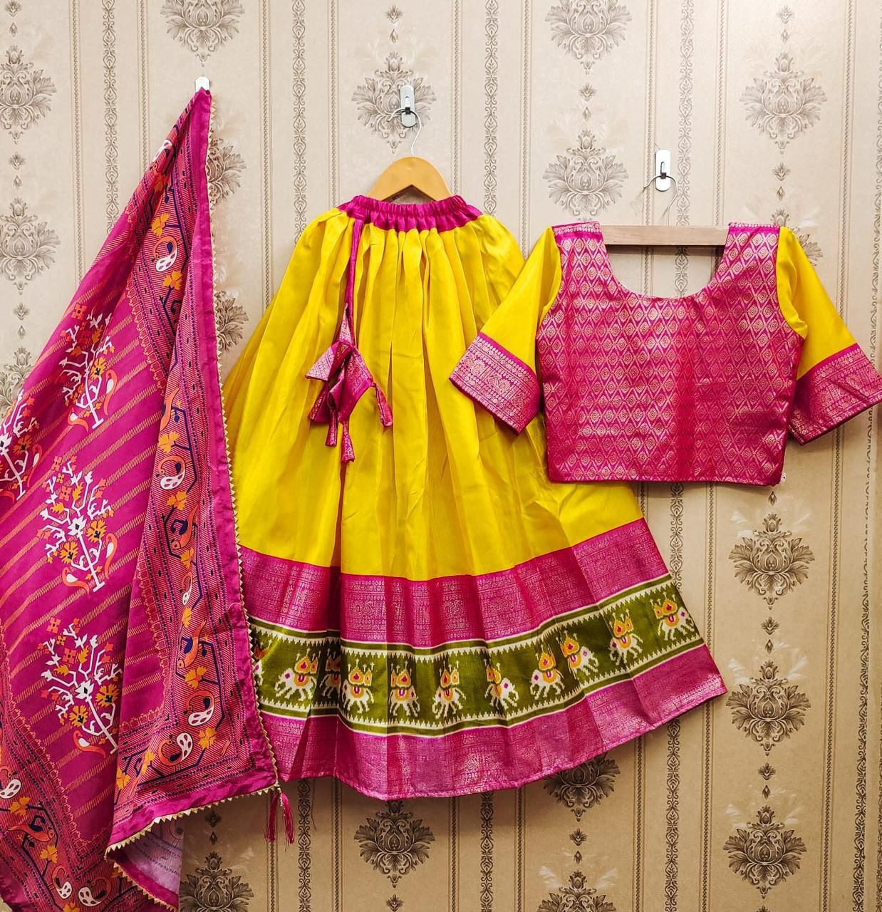 Banarasi Lehenga Choli : Latest Girls Banarasi Silk Lehenga